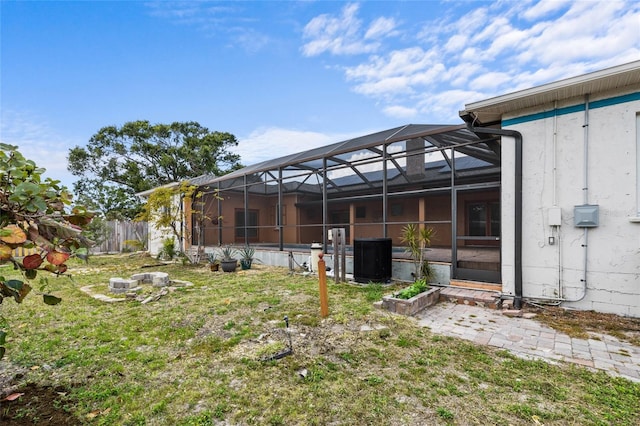 1828 Mova St, Sarasota, FL 34231 - view of yard featuring glass enclosure