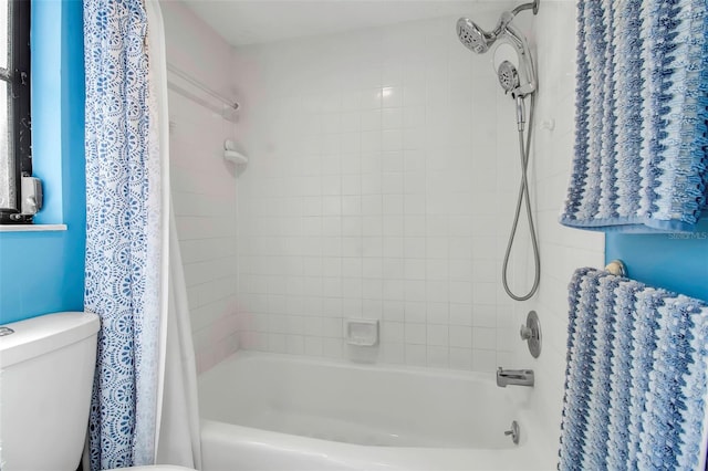 9011 Hilolo Ln, Venice, FL 34293 - full bath featuring shower / tub combo and toilet