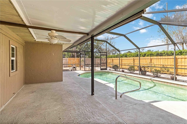 view of swimming pool featuring a fenced backyard, a fenced in pool, a ceiling fan, a patio area, and a lanai