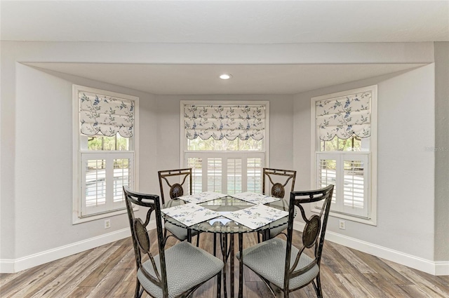 dining area featuring recessed lighting, baseboards, and light wood-type flooring