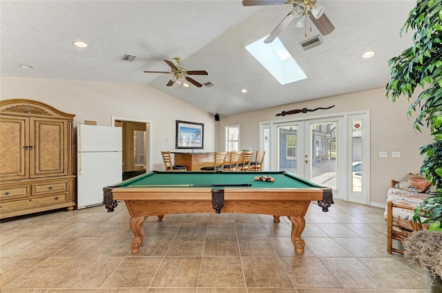 playroom featuring ceiling fan, visible vents, billiards, and lofted ceiling with skylight