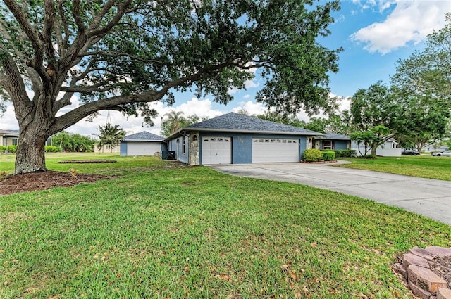 view of front facade featuring a garage, stucco siding, concrete driveway, and a front yard