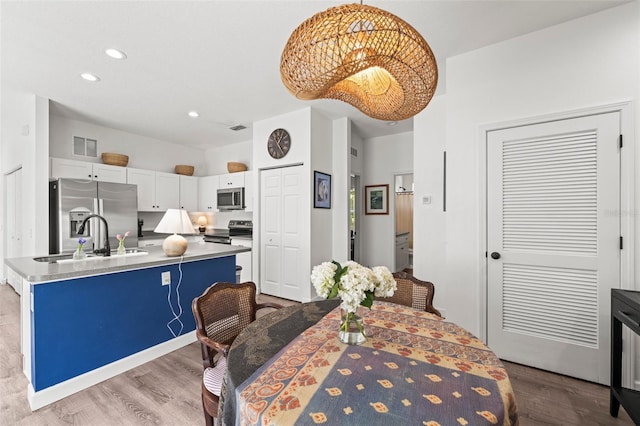 1800 Little Bird Ct, Sarasota, FL 34235 - dining area featuring wood finished floors and recessed lighting