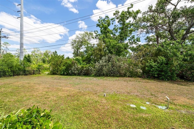 1800 Little Bird Ct, Sarasota, FL 34235 - view of yard featuring view of wooded area