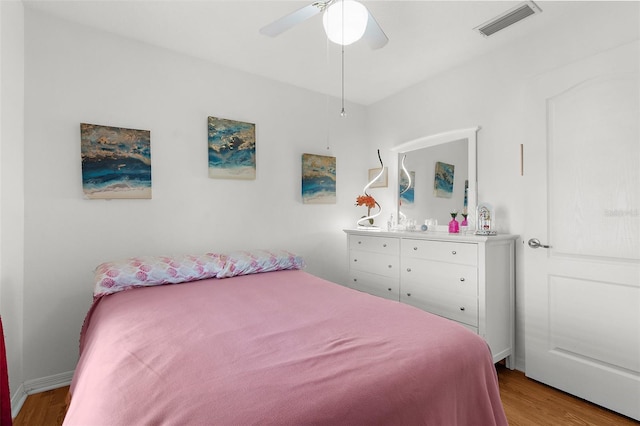 3459 Lotus Rd, North Port, FL 34291 - bedroom featuring light wood-style flooring, visible vents, and a ceiling fan