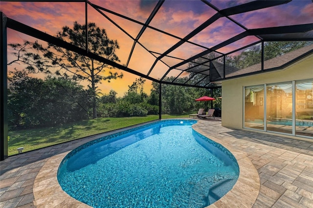8136 Snowy Egret Pl, Bradenton, FL 34202 - swimming pool with a patio area, a lawn, and a lanai