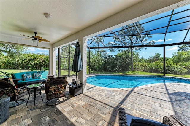 8136 Snowy Egret Pl, Bradenton, FL 34202 - outdoor pool featuring an outdoor hangout area, a ceiling fan, a patio, view of scattered trees, and glass enclosure