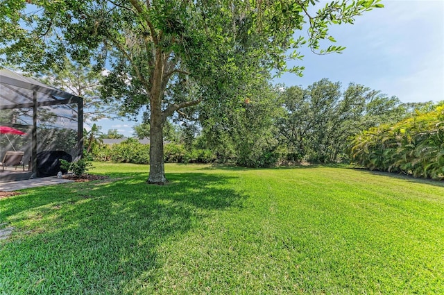 8136 Snowy Egret Pl, Bradenton, FL 34202 - view of grassy yard with a lanai