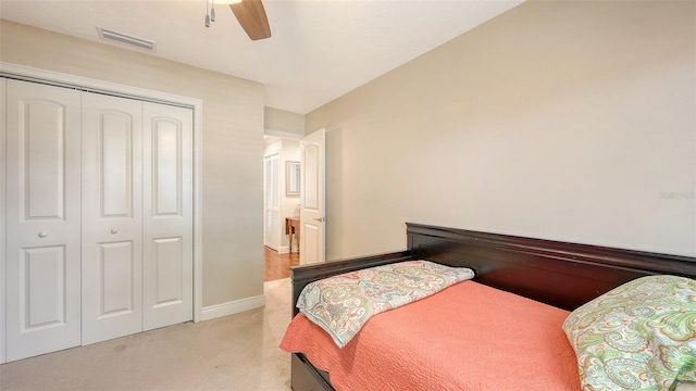 bedroom with ceiling fan, a closet, visible vents, carpet flooring, and baseboards