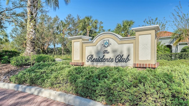 view of community / neighborhood sign