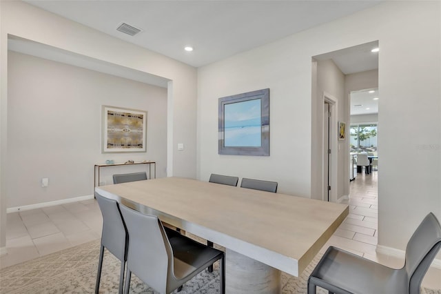 dining room featuring visible vents, baseboards, and recessed lighting