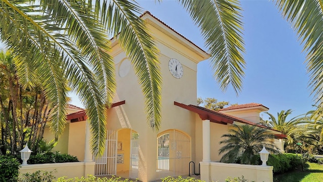 1085 Mallard Marsh Dr, Osprey, FL 34229 - view of property featuring a fenced front yard