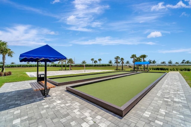15719 Barefoot Beach Dr, Lakewood Ranch, FL 34211 - surrounding community featuring a game area and a lawn