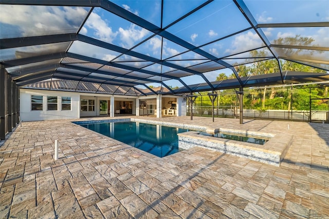 4712 Margutta Ct, Sarasota, FL 34240 - view of swimming pool featuring a patio, a pool with connected hot tub, and a lanai