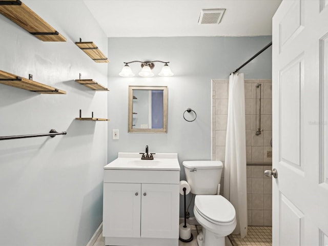 full bathroom featuring visible vents, toilet, tiled shower, and vanity