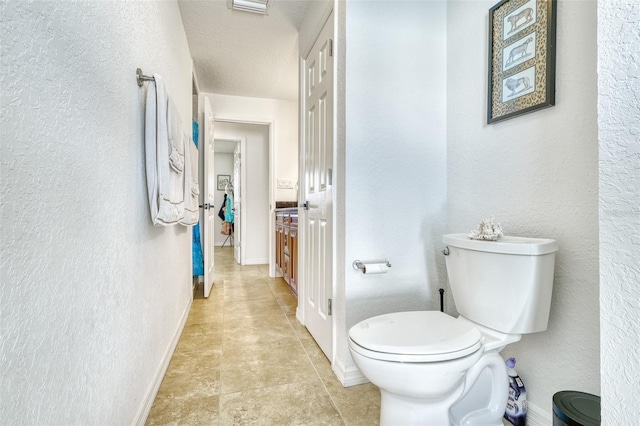 2605 Sunnybrook Dr, Sarasota, FL 34239 - bathroom with baseboards, a textured wall, toilet, and a textured ceiling