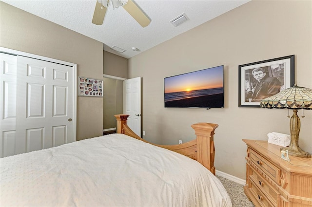 bedroom with carpet flooring, baseboards, a textured ceiling, ceiling fan, and visible vents
