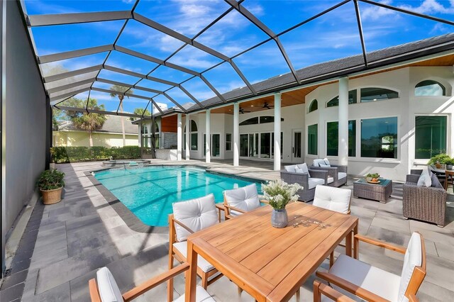 600 Eagle Watch Ln, Osprey, FL 34229 - view of swimming pool featuring a patio, a ceiling fan, outdoor lounge area, a pool with connected hot tub, and a lanai