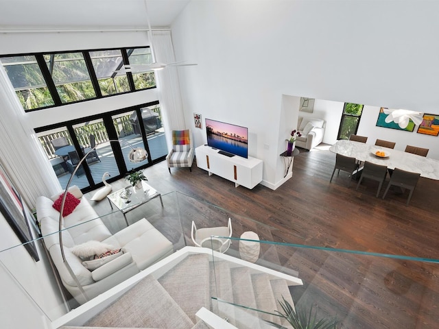 1493 Landings Lake Dr Unit 32, Sarasota, FL 34231 - living area with baseboards, wood finished floors, and a high ceiling