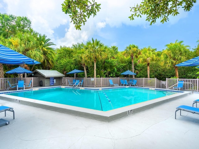 1493 Landings Lake Dr Unit 32, Sarasota, FL 34231 - community pool with a patio and fence