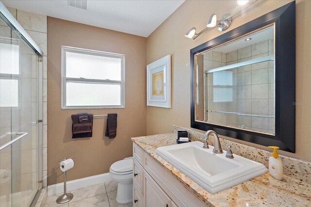 full bath with visible vents, baseboards, toilet, tile patterned floors, and tiled shower