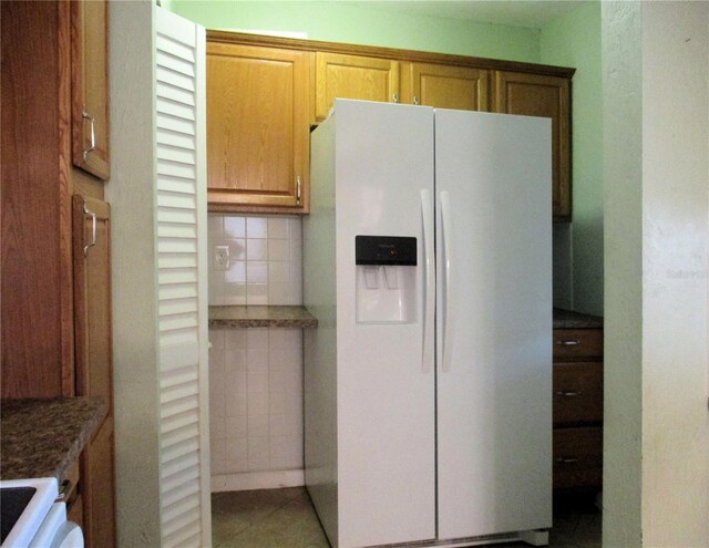 6339 Pontiac Ln, North Port, FL 34287 - kitchen featuring white appliances, backsplash, and light tile patterned floors