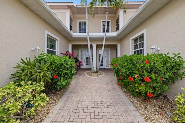 property entrance featuring stucco siding