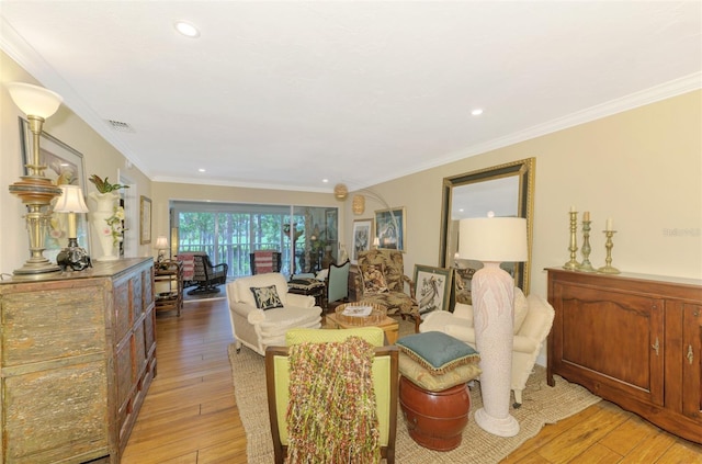 living area with recessed lighting, light wood-style flooring, visible vents, and ornamental molding