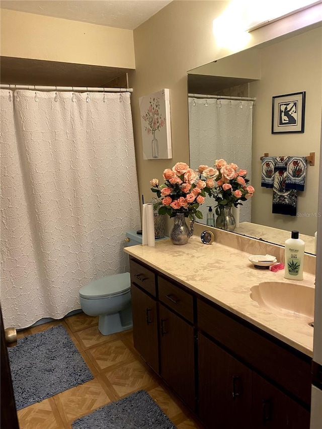 3 Lakeside Dr, Ocala, FL 34482 - full bathroom featuring toilet, vanity, and a shower with curtain