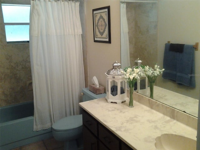 3 Lakeside Dr, Ocala, FL 34482 - bathroom featuring vanity and shower / bath combo with shower curtain