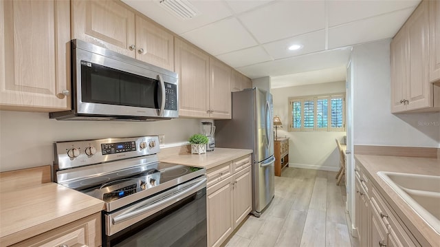 6951 Gulf Of Mexico Dr Unit 14, Longboat Key, FL 34228 - kitchen featuring recessed lighting, light wood-style flooring, light countertops, stainless steel appliances, and a sink