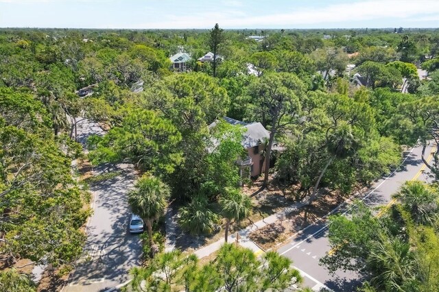 birds eye view of property featuring a forest view