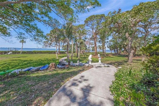 view of yard featuring a water view