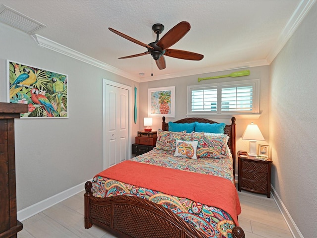 10016 Spoonbill Rd E, Bradenton, FL 34209 - bedroom with crown molding, ceiling fan, a closet, visible vents, and baseboards