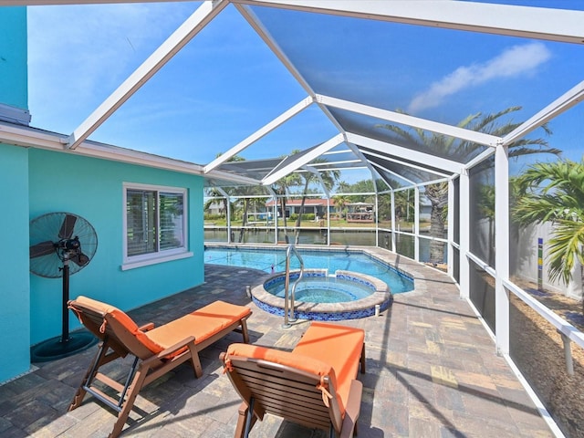 10016 Spoonbill Rd E, Bradenton, FL 34209 - outdoor pool with an in ground hot tub, a patio, and a lanai