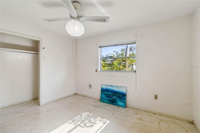 unfurnished bedroom featuring a ceiling fan