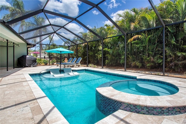 view of swimming pool featuring a patio, a pool with connected hot tub, and a lanai