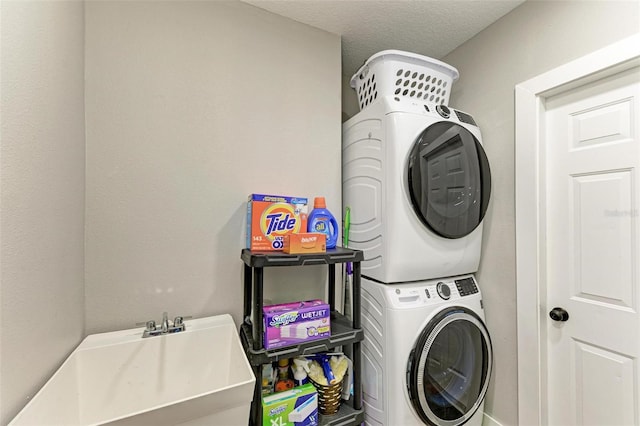 1103 134th St E, Bradenton, FL 34212 - clothes washing area featuring estacked washer and dryer