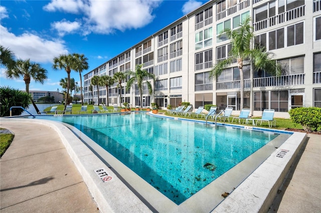 view of swimming pool