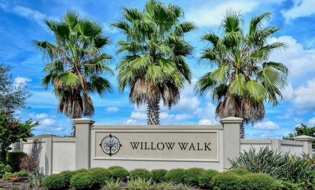 4010 Lindever Ln, Palmetto, FL 34221 - view of community sign