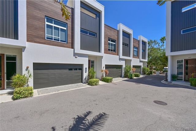221 Cosmopolitan Ct, Sarasota, FL 34236 - view of road