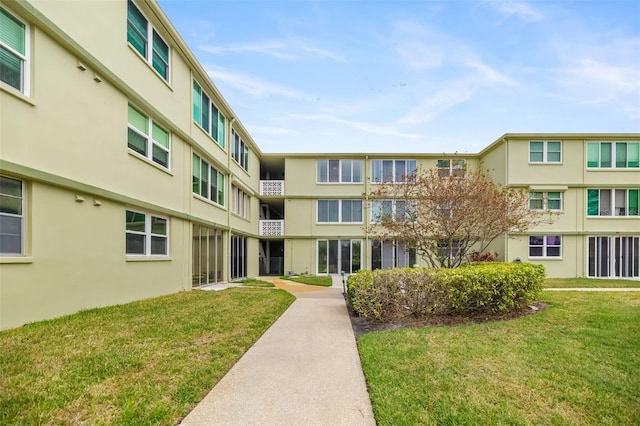 4885 1st St NE Unit 308, Saint Petersburg, FL 33703 - view of community featuring a lawn
