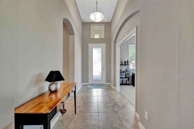 5009 Lake Overlook Ave, Bradenton, FL 34208 - foyer entrance featuring arched walkways and baseboards