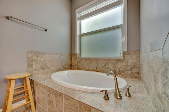 5009 Lake Overlook Ave, Bradenton, FL 34208 - bathroom with a bath