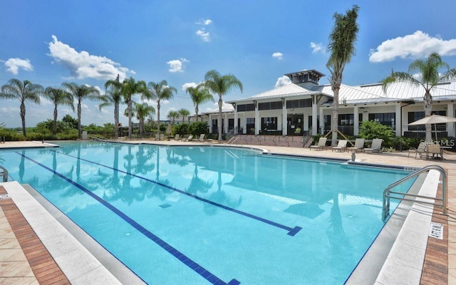5009 Lake Overlook Ave, Bradenton, FL 34208 - community pool with a patio area