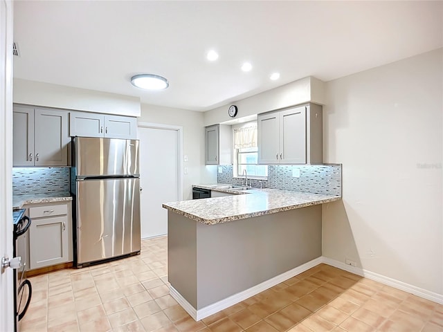 2705 21st Ave W, Bradenton, FL 34205 - kitchen featuring a sink, freestanding refrigerator, gray cabinetry, a peninsula, and electric range