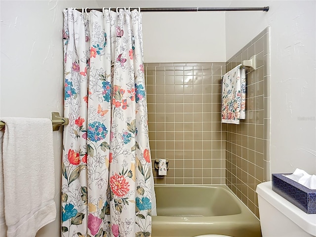2705 21st Ave W, Bradenton, FL 34205 - full bathroom featuring toilet and shower / bath combination with curtain