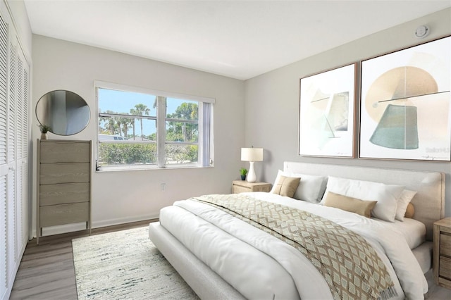 7173 W Country Club Dr N Unit 141, Sarasota, FL 34243 - bedroom featuring wood finished floors and baseboards