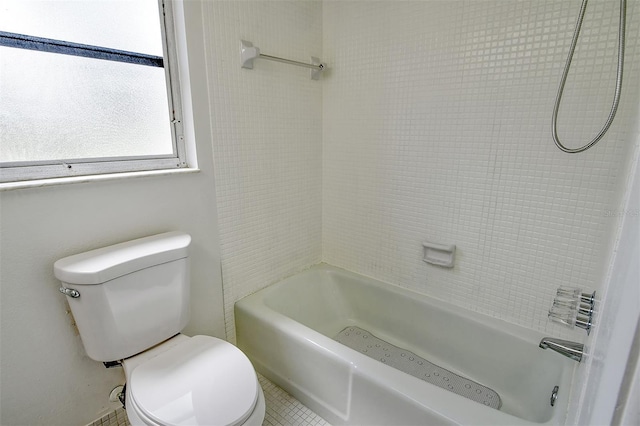 7173 W Country Club Dr N Unit 141, Sarasota, FL 34243 - bathroom featuring toilet and shower / bathtub combination
