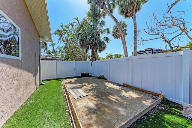 view of yard featuring a fenced backyard